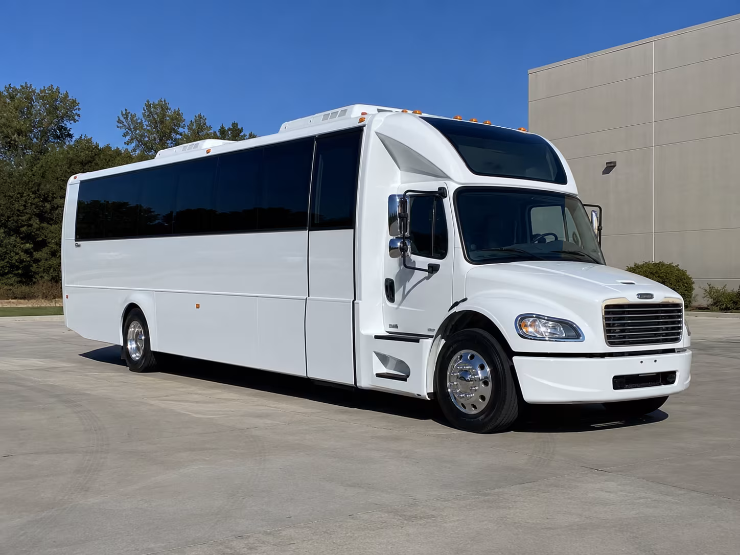 fresno 28 passenger party bus
